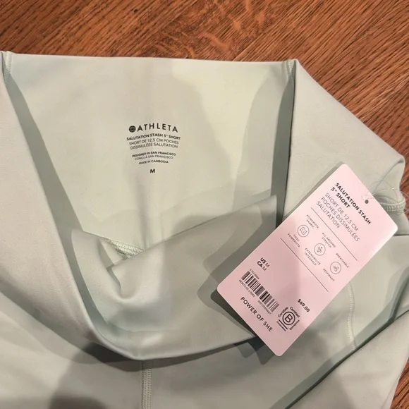 Athleta salutation shorts - Picture 3 of 4